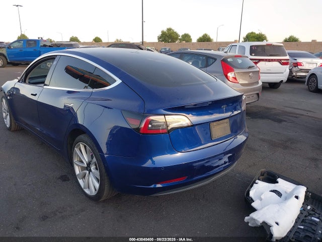 2019 TESLA MODEL 3 5YJ3E1EA7KF445250 Photo 2