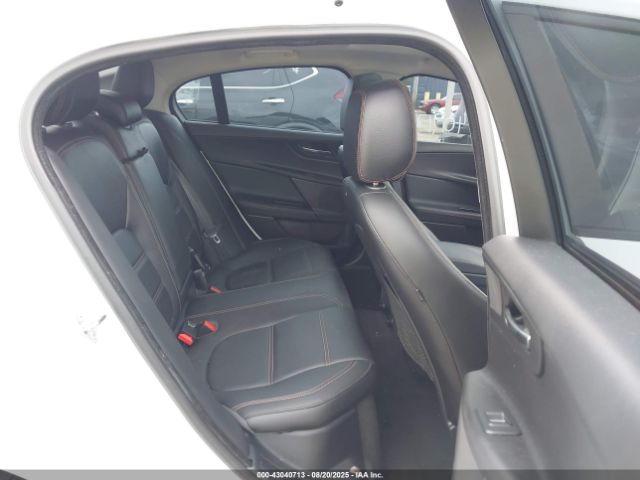 2019 JAGUAR XE SAJAK4GX1KCP53659 Photo 7