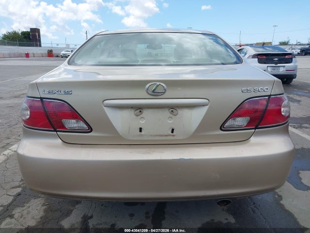 43041209 :رقم المزاد ، JTHBF30G820022674 vin ، 2002 Lexus Es 300 مزاد بيع