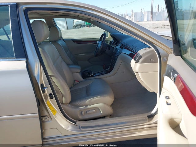 43041209 :رقم المزاد ، JTHBF30G820022674 vin ، 2002 Lexus Es 300 مزاد بيع