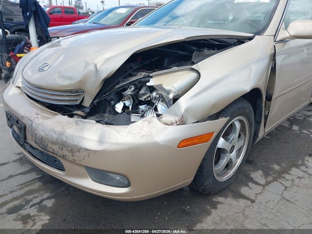43041209 :رقم المزاد ، JTHBF30G820022674 vin ، 2002 Lexus Es 300 مزاد بيع