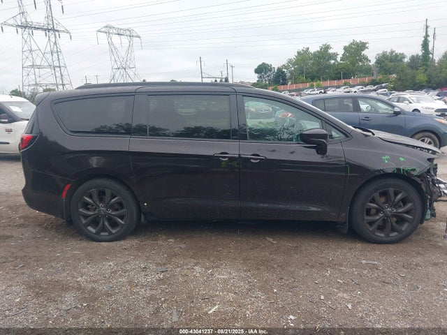 Chrysler Pacifica 2019 2C4RC1FG2KR593829 Image 14
