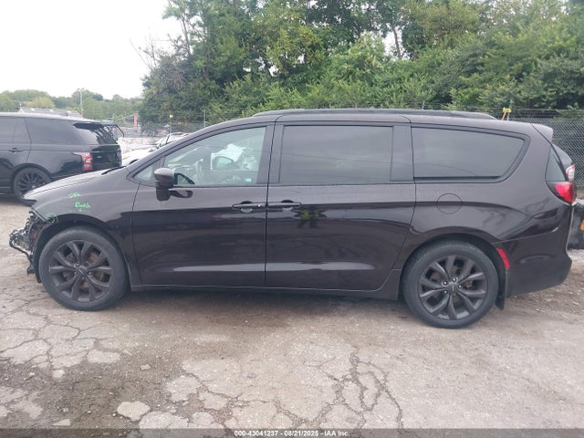 Chrysler Pacifica 2019 2C4RC1FG2KR593829 Image 15