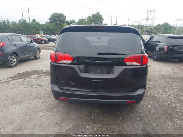 Chrysler Pacifica 2019 2C4RC1FG2KR593829 Image 17