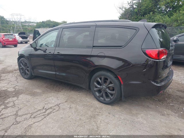 Chrysler Pacifica 2019 2C4RC1FG2KR593829 Image 3