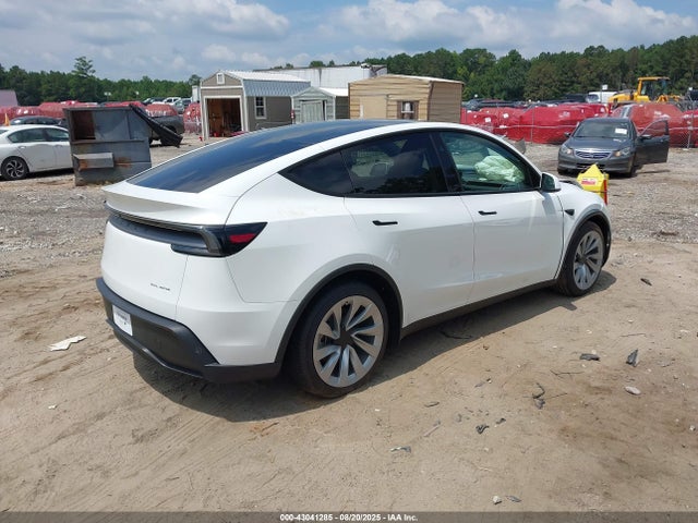 2026 TESLA MODEL Y 7SAYGDEEXTA451369 Photo 3