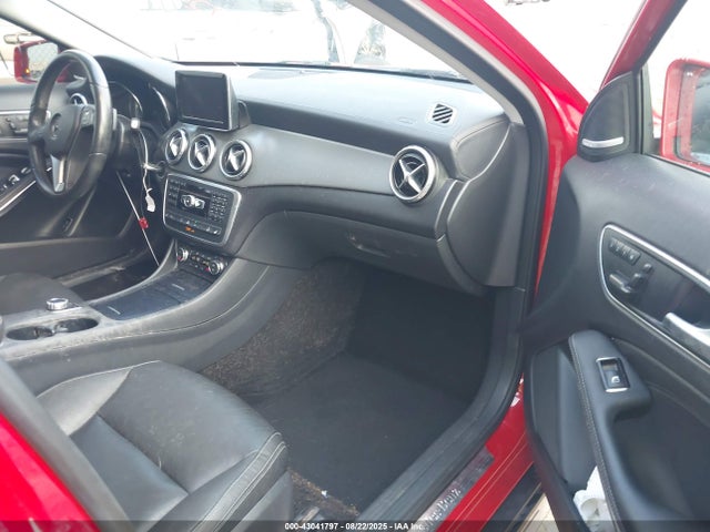 WDCTG4GB5FJ071151 Mercedes-Benz GLA-Class