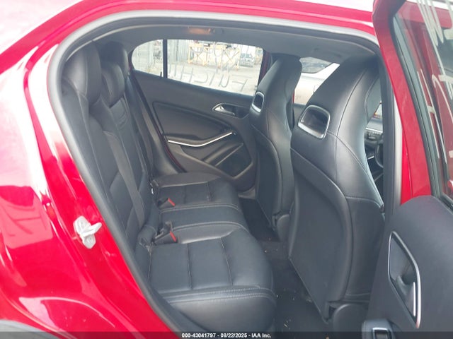 WDCTG4GB5FJ071151 Mercedes-Benz GLA-Class
