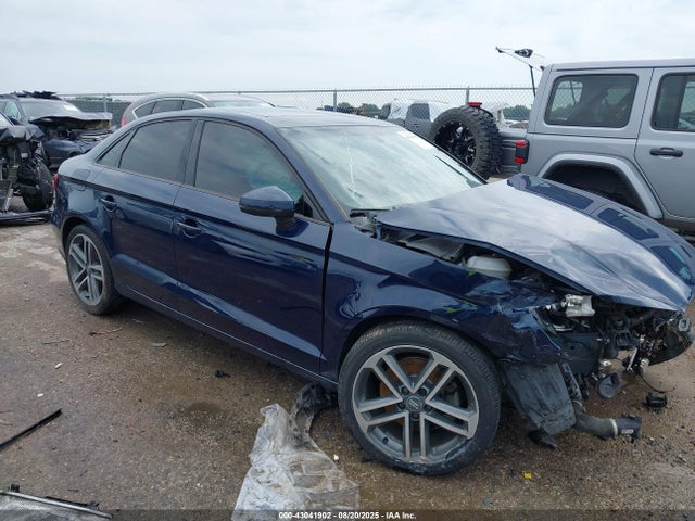 2017 AUDI A3 WAUAUGFFXH1042708 Photo 0