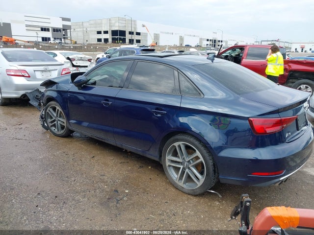 2017 AUDI A3 WAUAUGFFXH1042708 Photo 2
