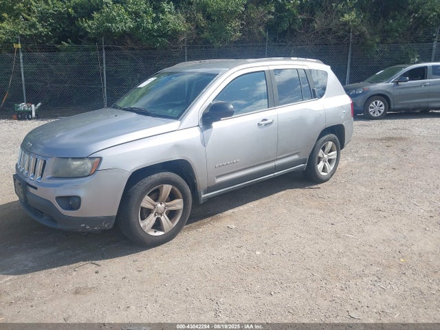 Jeep 2016 2016 1C4NJCBA5GD561016 Image 2