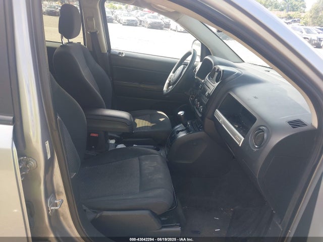 Jeep 2016 2016 1C4NJCBA5GD561016 Image 5
