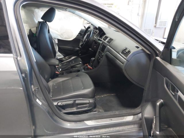 2017 VOLKSWAGEN PASSAT 1VWDT7A33HC030045 Photo 4