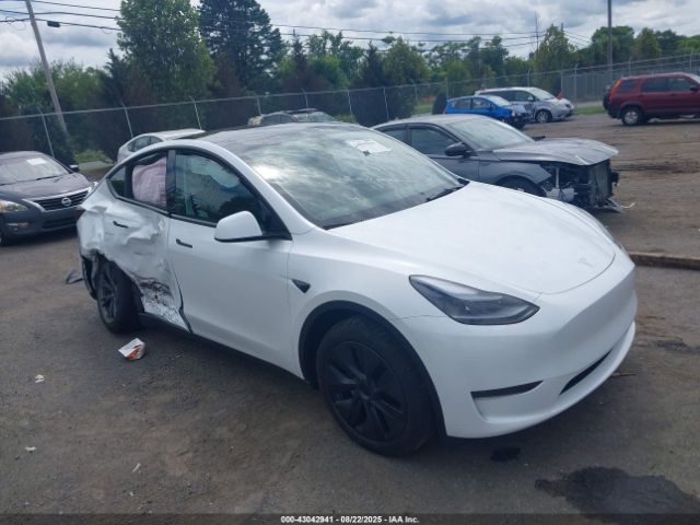2025 TESLA MODEL Y 7SAYGDEDXSA361547 Photo 0
