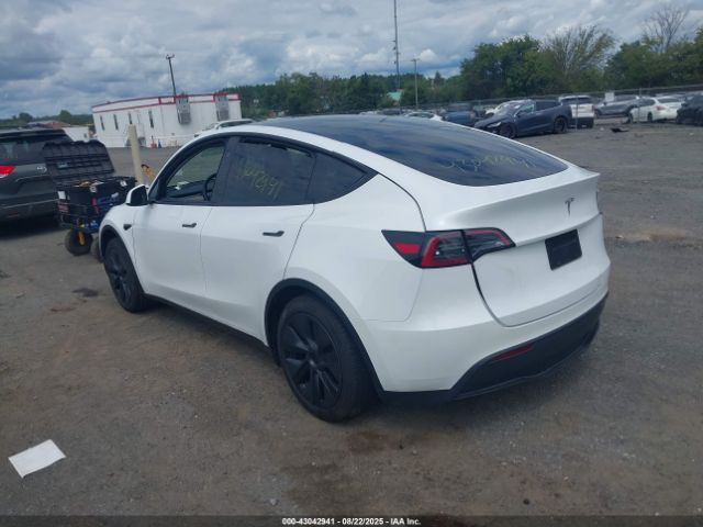 2025 TESLA MODEL Y 7SAYGDEDXSA361547 Photo 2