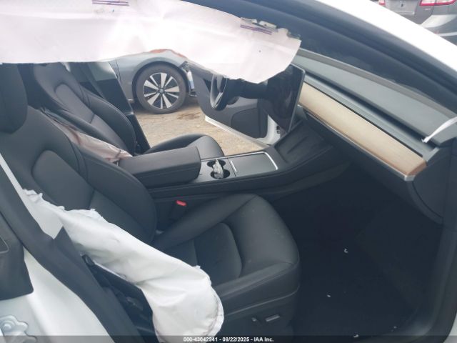2025 TESLA MODEL Y 7SAYGDEDXSA361547 Photo 4