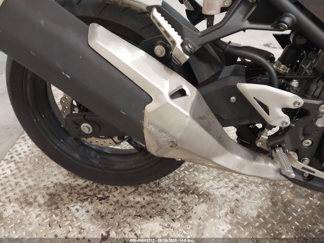 JKAEXKH10NDAH8524 Kawasaki Ninja 400