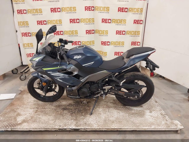 JKAEXKH10NDAH8524 Kawasaki Ninja 400