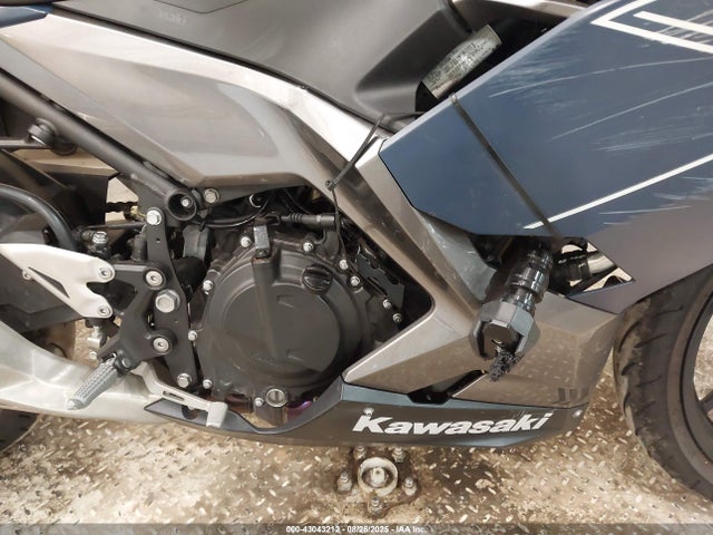 JKAEXKH10NDAH8524 Kawasaki Ninja 400