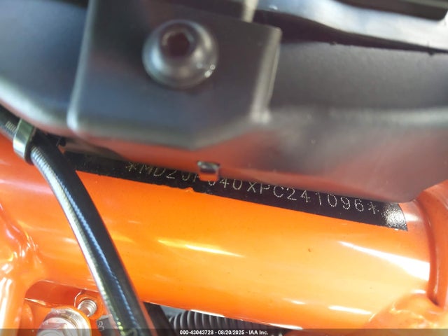 KTM Duke 2023 MD2JPJ40XPC241096 Image 10