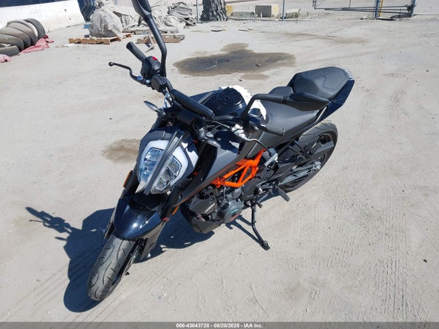 KTM Duke 2023 MD2JPJ40XPC241096 Image 2