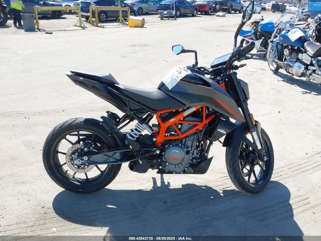 KTM Duke 2023 MD2JPJ40XPC241096 Image 13