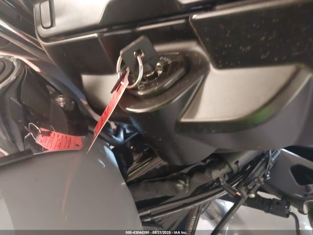 1HD1KB711RB623829 Harley-Davidson Milwaukee-eight