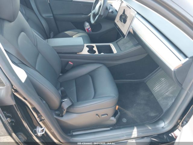 2025 TESLA MODEL Y 7SAYGDEDXSA356977 Photo 4