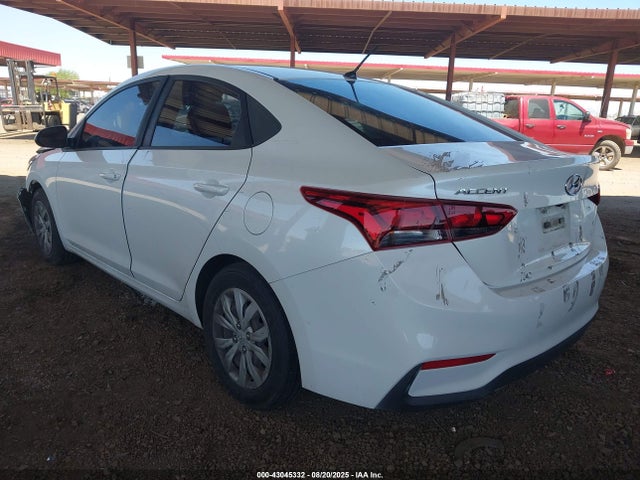 Hyundai Accent 2018 3KPC24A3XJE017582 Image 3