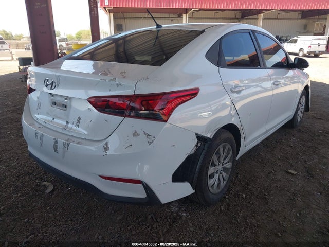 Hyundai Accent 2018 3KPC24A3XJE017582 Image 4