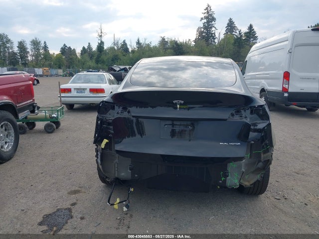 7SAYGDEE3RF165570 Tesla Model Y