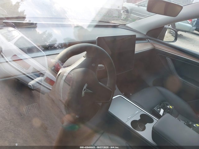 7SAYGDEE3RF165570 Tesla Model Y
