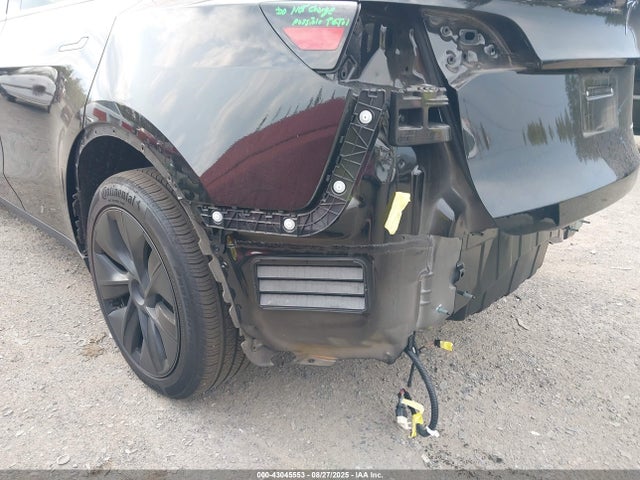 7SAYGDEE3RF165570 Tesla Model Y