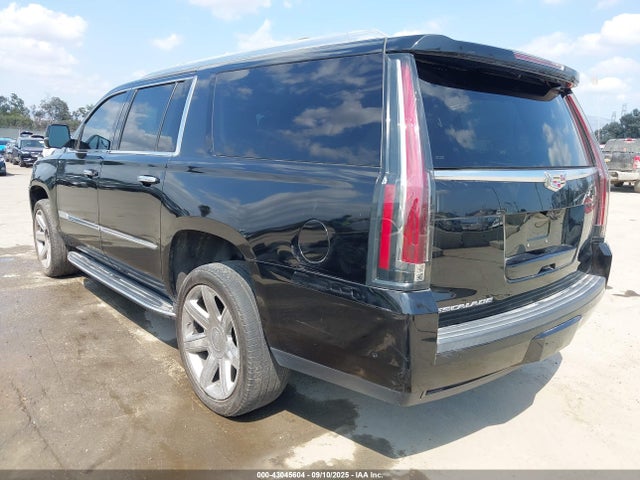 2017 CADILLAC ESCALADE ESV 1GYS4HKJ4HR362481 Photo 2