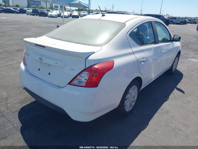 3N1CN7AP5HL838772 Nissan 2017