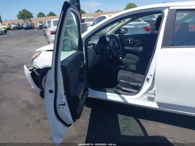 3N1CN7AP5HL838772 Nissan 2017