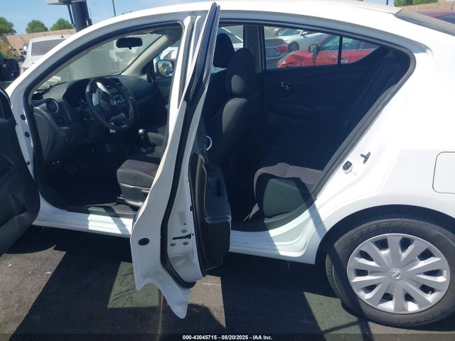 3N1CN7AP5HL838772 Nissan 2017