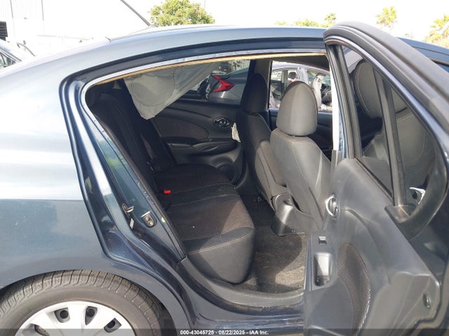 3N1CN7AP7GL812706 Nissan 2016