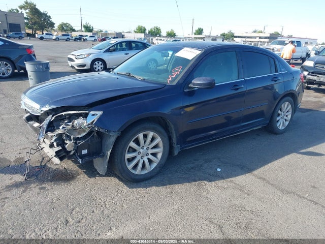Chrysler 200 2014 1C3CCBBG8EN232208 Image 2