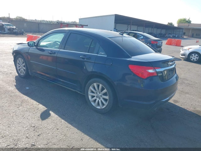 Chrysler 200 2014 1C3CCBBG8EN232208 Image 3