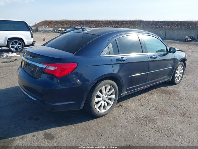 Chrysler 200 2014 1C3CCBBG8EN232208 Image 4