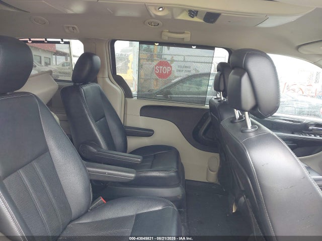 2C4RC1CG8FR639397 Chrysler Town and Country