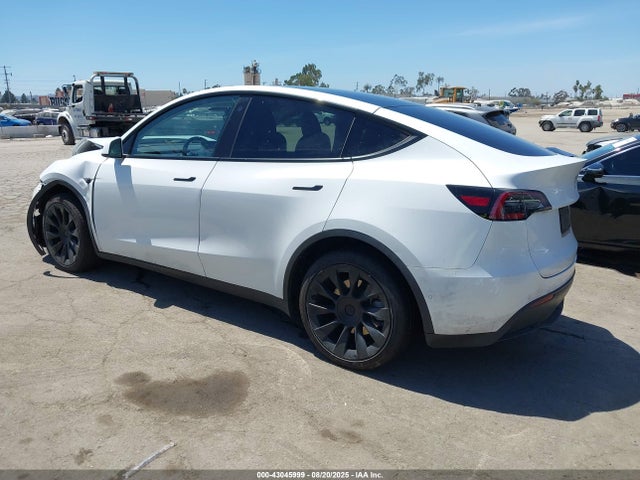 2022 TESLA MODEL Y 7SAYGDEE3NF413701 Photo 2