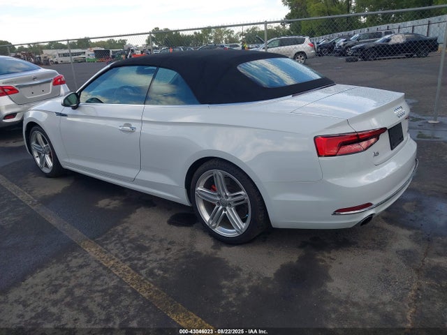2018 AUDI A5 WAUWNGF56JN000917 Photo 2