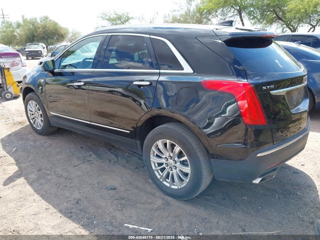 2017 CADILLAC XT5 1GYKNARS4HZ314031 Photo 2