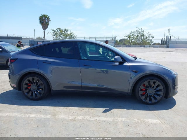 Tesla Model Y 2023 7SAYGDEF0PF801075 Image 13