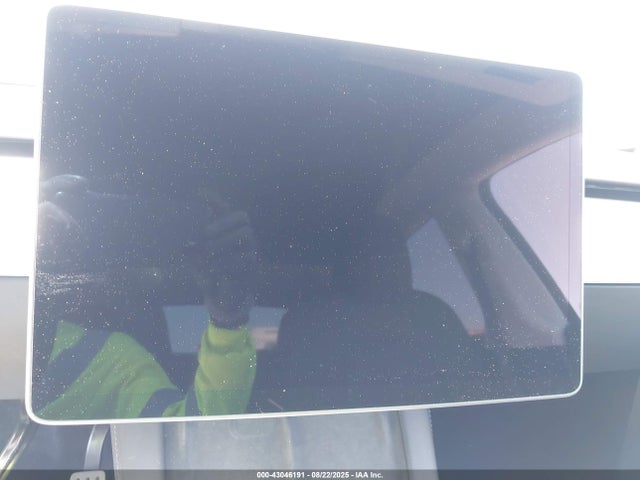 Tesla Model Y 2023 7SAYGDEF0PF801075 Image 17