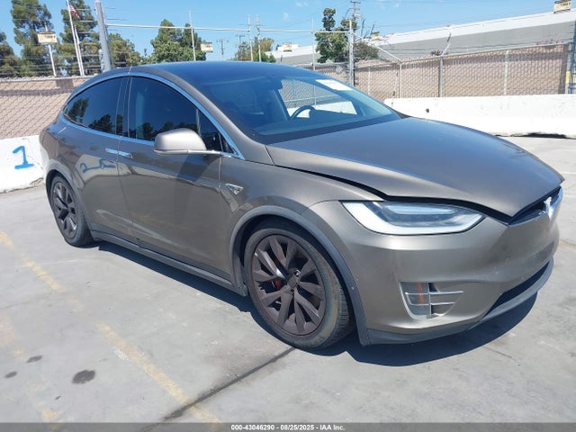 2016 TESLA MODEL X 5YJXCAE42GF002173 Photo 0