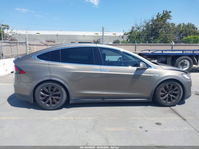 Tesla MODEL X 2016 5YJXCAE42GF002173 Image 13