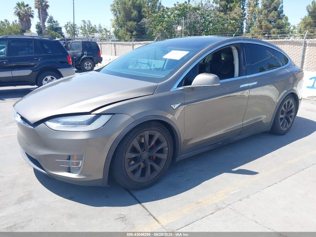 2016 TESLA MODEL X 5YJXCAE42GF002173 Photo 1